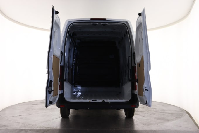 2025 Renault Master