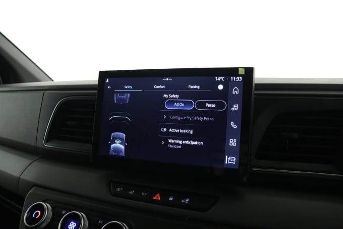 2025 Renault Master