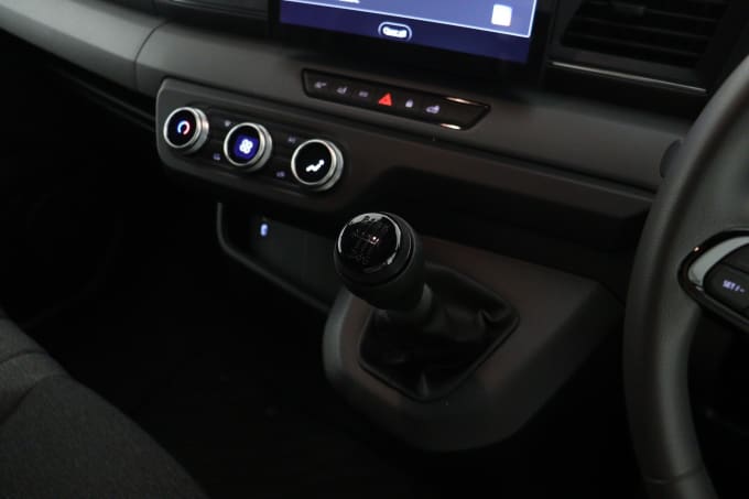 2025 Renault Master