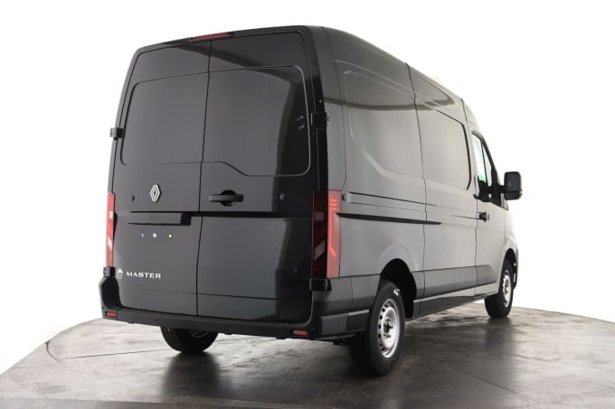 2025 Renault Master
