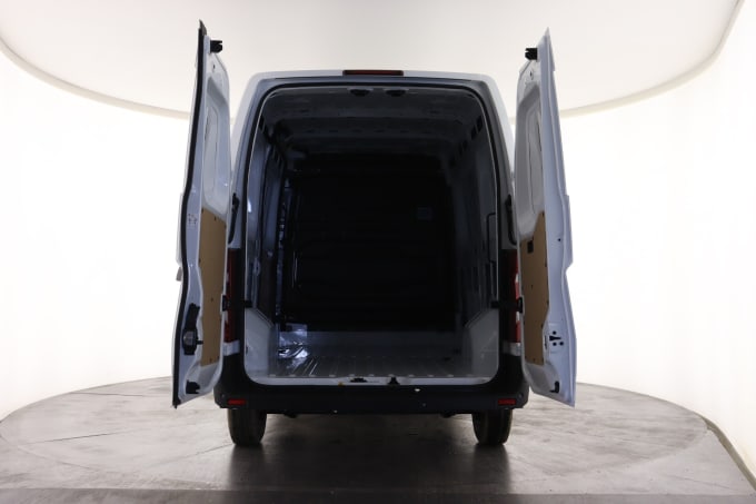2025 Renault Master
