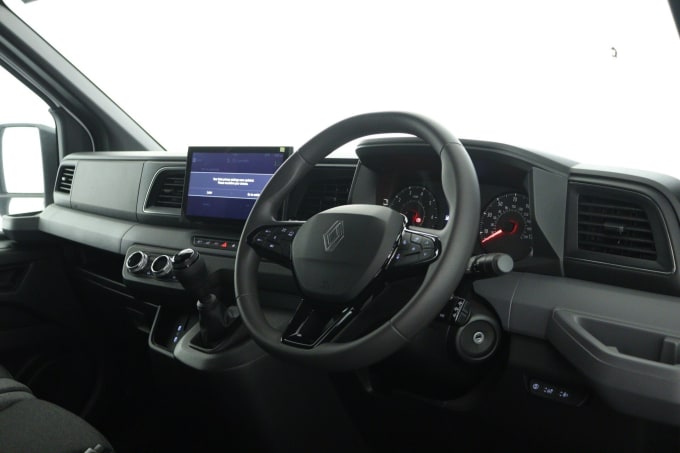 2025 Renault Master