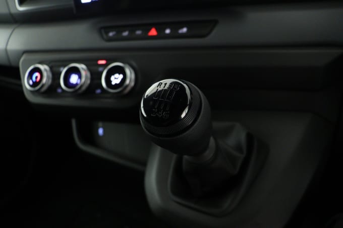 2025 Renault Master