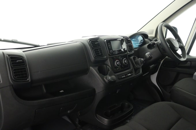 2025 Peugeot Boxer