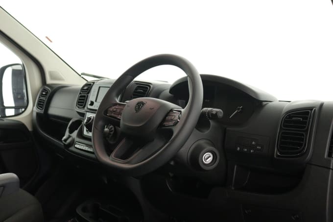 2025 Peugeot Boxer