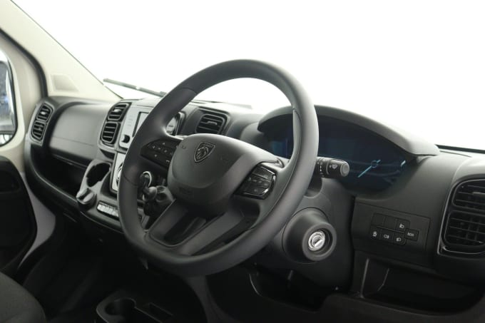 2025 Peugeot Boxer