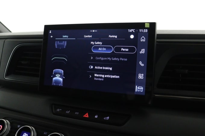 2025 Renault Master