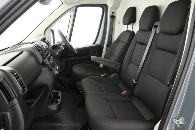 2025 Peugeot Boxer