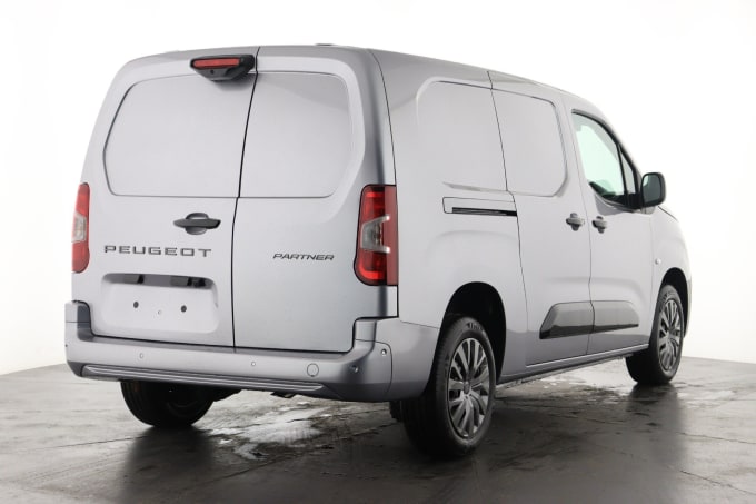 2025 Peugeot Partner