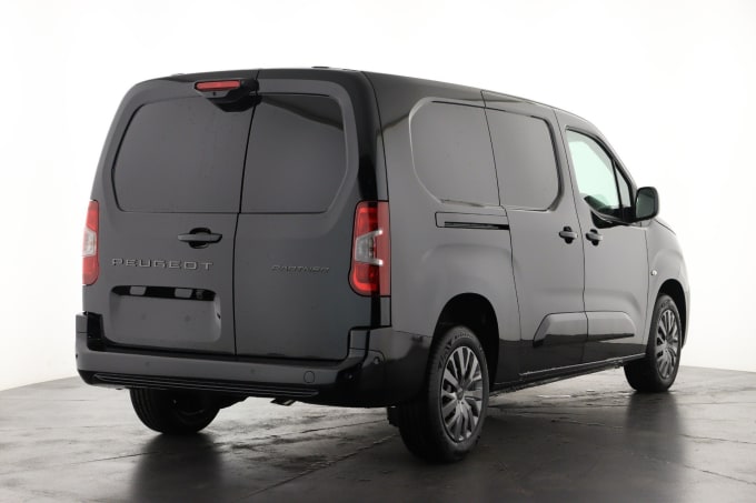 2025 Peugeot Partner