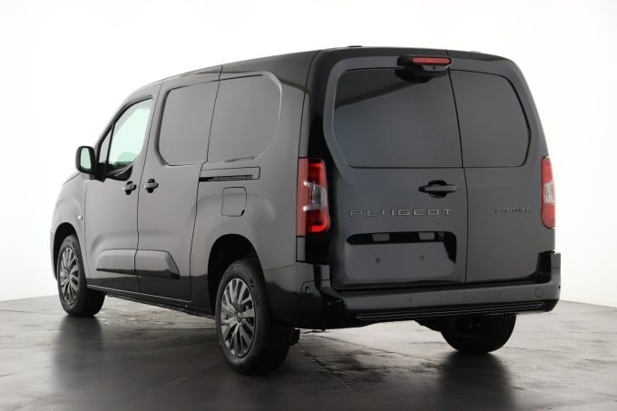 2025 Peugeot Partner