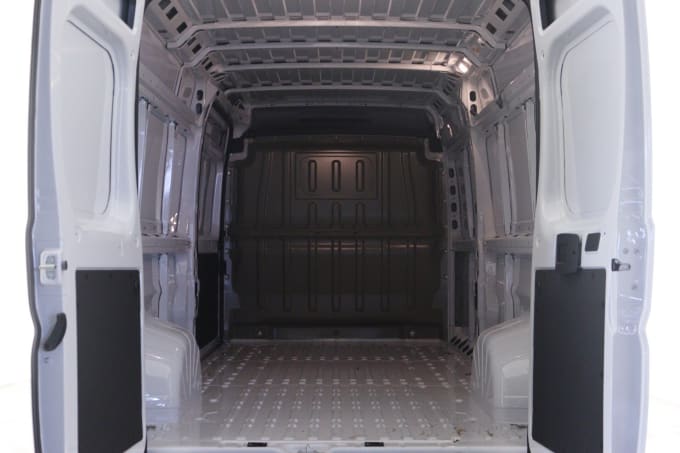 2025 Peugeot Boxer