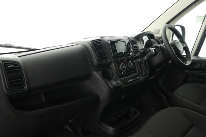 2025 Peugeot Boxer
