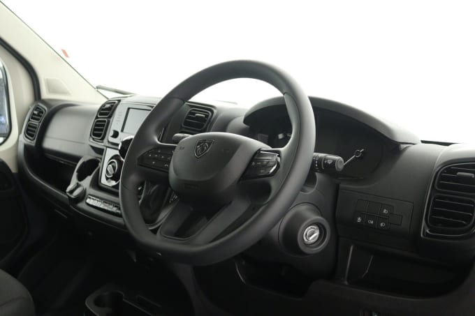 2025 Peugeot Boxer