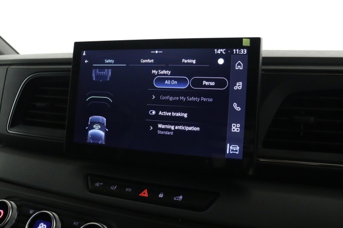 2025 Renault Master