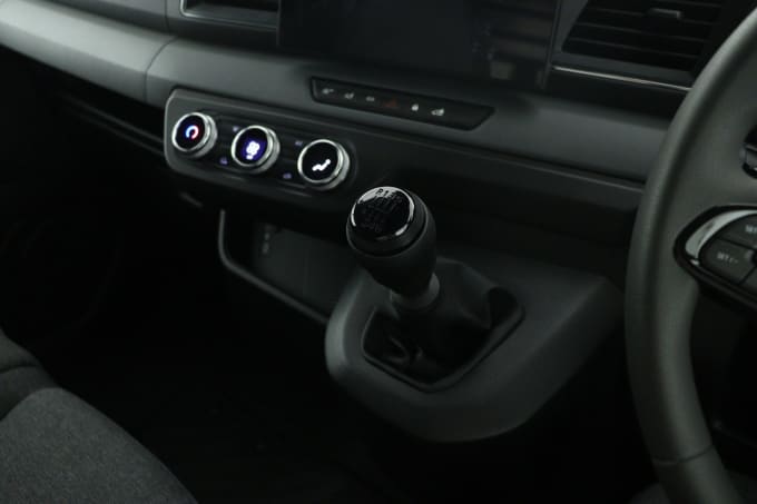 2025 Renault Master
