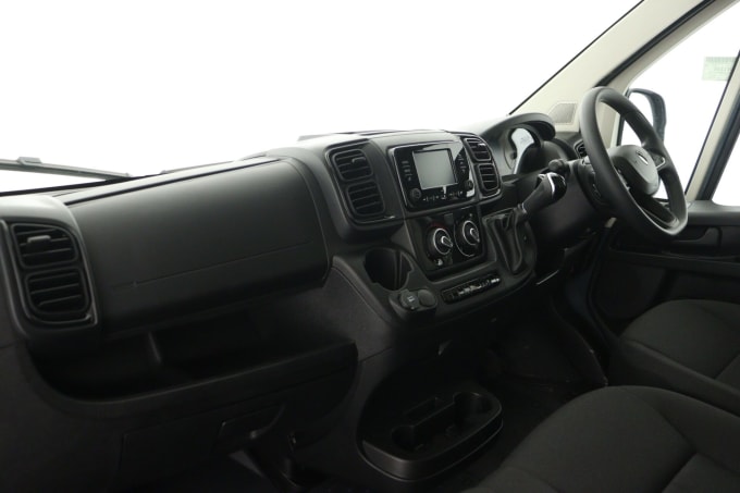 2025 Peugeot Boxer