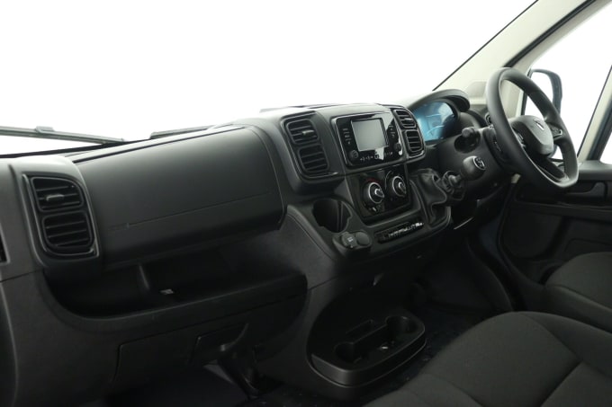 2025 Peugeot Boxer