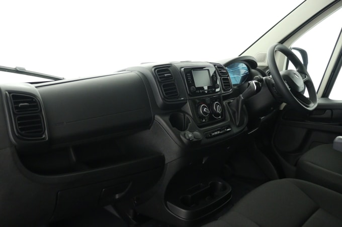 2025 Peugeot Boxer