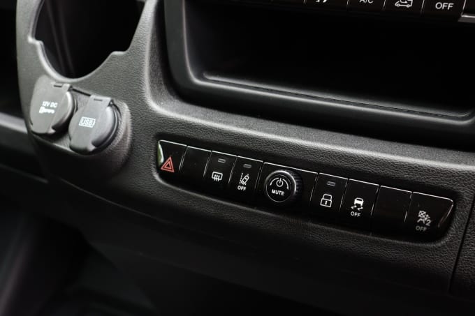 2025 Peugeot Boxer