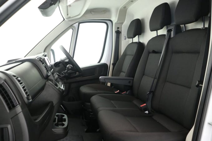 2025 Peugeot Boxer