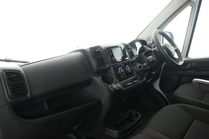 2025 Peugeot Boxer