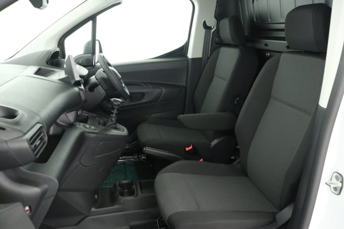 2025 Peugeot Partner