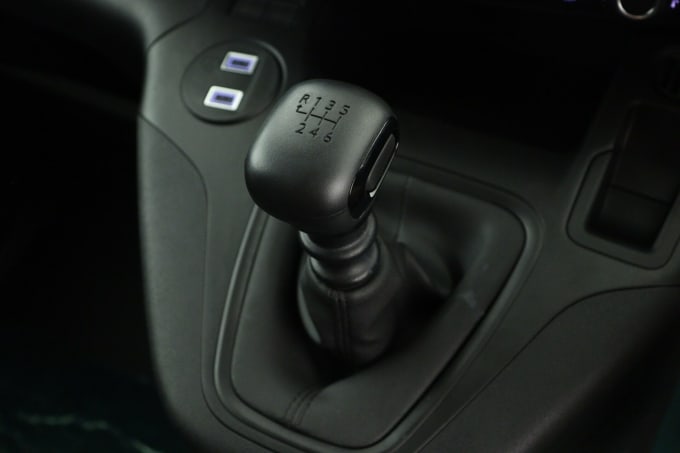 2025 Peugeot Partner