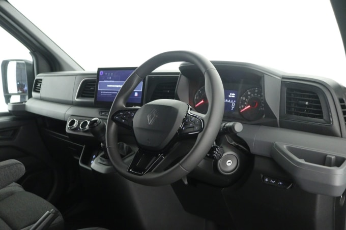 2025 Renault Master