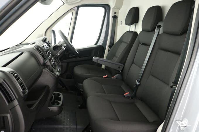 2025 Peugeot Boxer