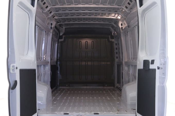 2025 Peugeot Boxer
