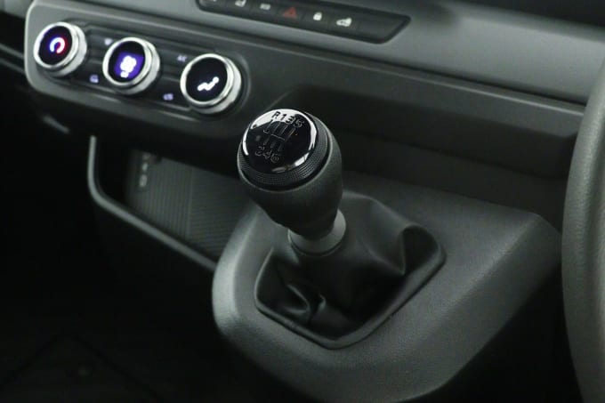 2025 Renault Master