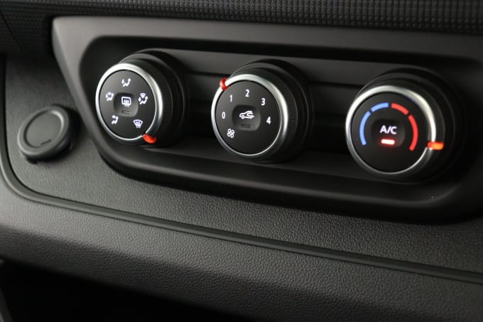 2025 Renault Trafic