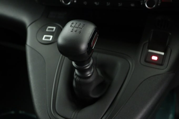 2025 Peugeot Partner