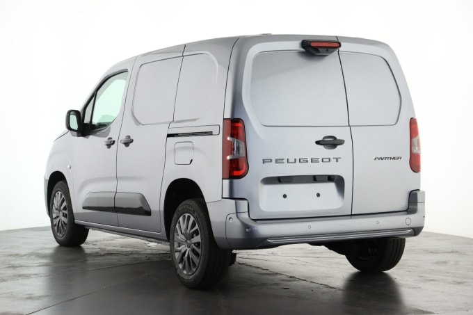 2025 Peugeot Partner