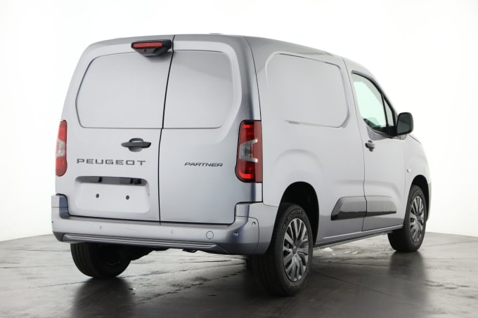 2025 Peugeot Partner