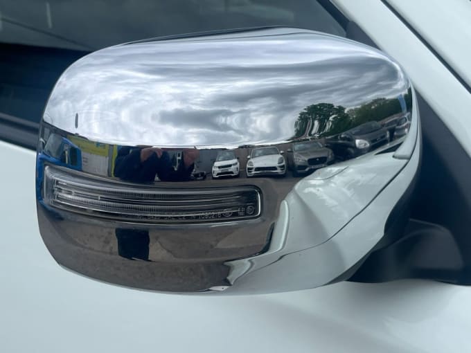 2025 Mitsubishi L200