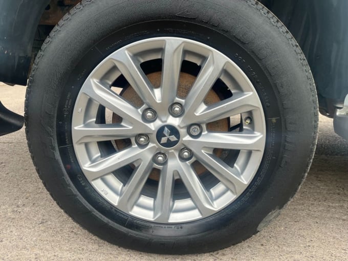 2025 Mitsubishi L200