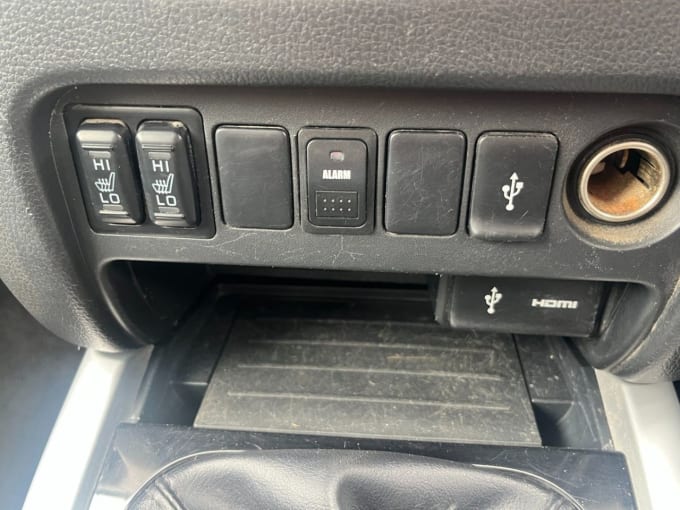 2025 Mitsubishi L200