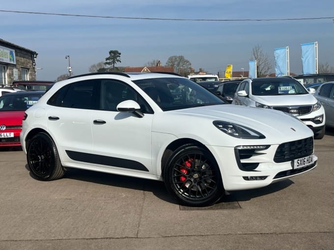 2025 Porsche Macan