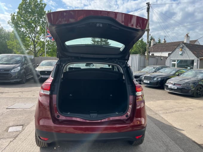2025 Renault Scenic