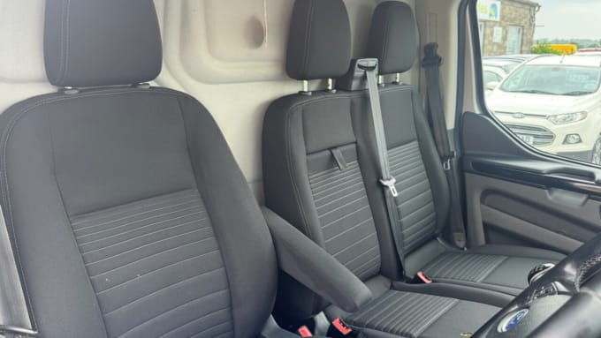 2025 Ford Transit Custom