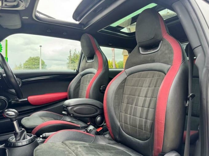 2025 Mini Hatch