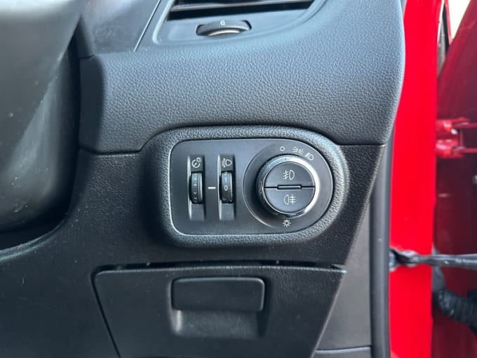 2025 Vauxhall Zafira