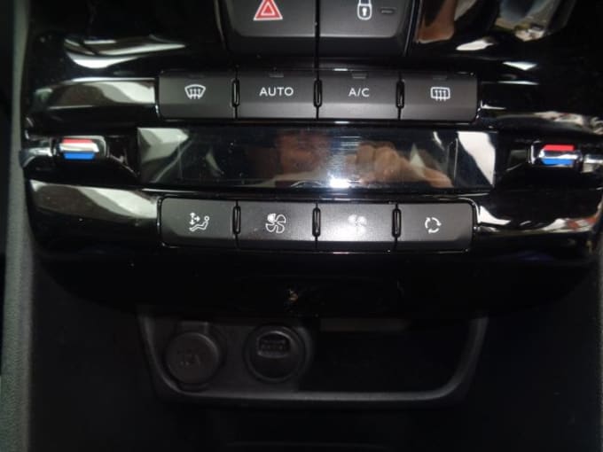 2025 Peugeot 208