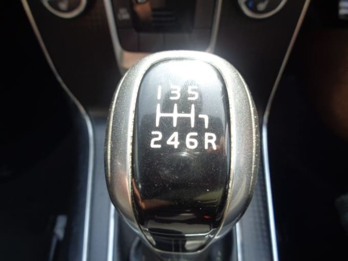 2025 Volvo V40