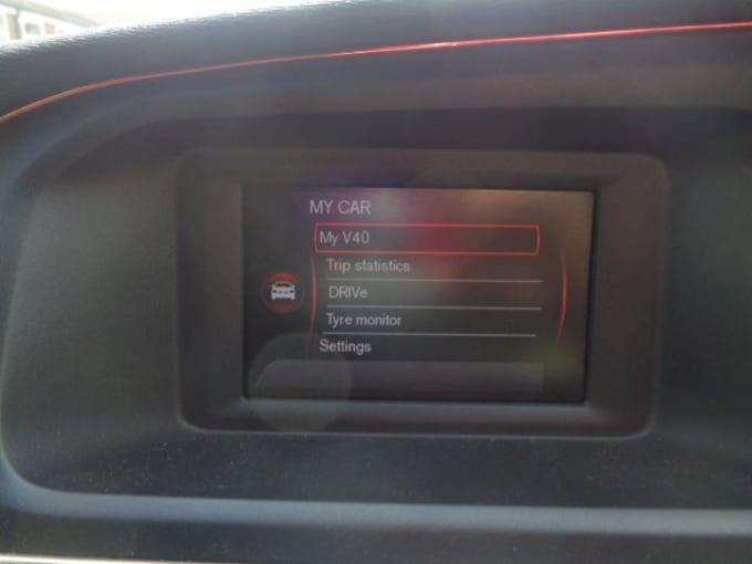 2025 Volvo V40