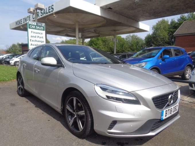 2025 Volvo V40