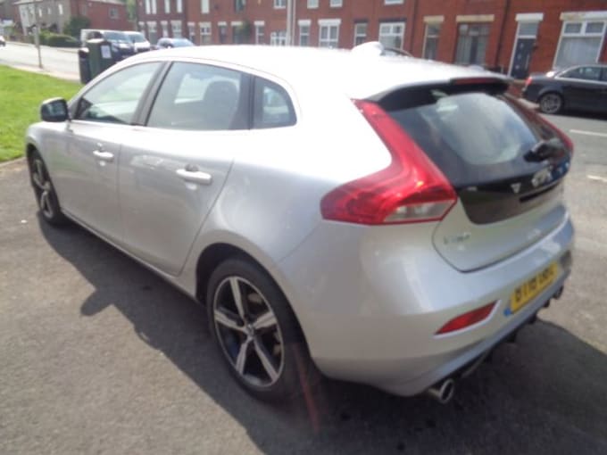2025 Volvo V40
