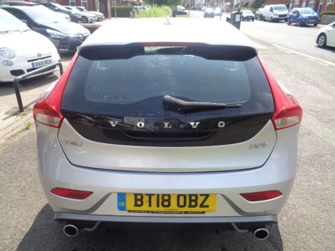 2025 Volvo V40